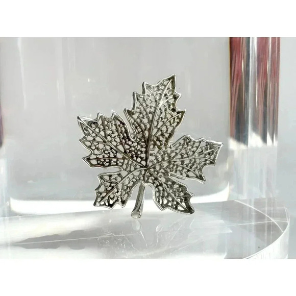Silver Tone Sarah Coventry Vintage FIligree Maple Leaf | Foliage Brooch Pin - Picture 9 of 9